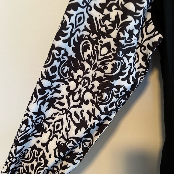 SHEIN NEW Black & White Graphic print sleeve lantern sleeve top Size XL (12) - Picture 4 of 8